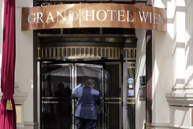 Laut AKV und Creditreform wurde über das Vermögen der "Erste Wiener Hotel-AG" ein Konkursverfahren eröffnet. Die Rede ist von der Muttergesellschaft des "Grand Hotel Wien", welches nicht von der Pleite betroffen ist. | Foto:  Lisa Leutner / AP / picturedesk.com