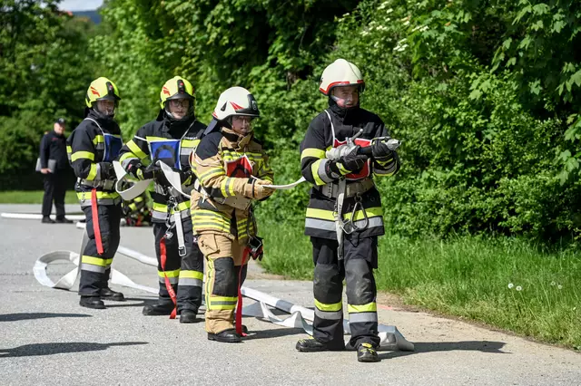 Die zwölf Feuerwehrmitglieder befinden sich somit auf der Zielgeraden auf dem Weg zur aktiven Feuerwehrfrau bzw. zum aktiven Feuerwehrmann.  | Foto: BI d. V. Matthias Novacek