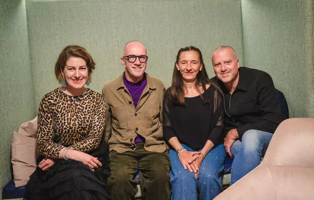 Autorinnen und Autoren unter sich: Katharina Eigner, Daniel Glattauer, Petra Pellini und achensee.literatour-Schirmherr Bernhard Aichner.