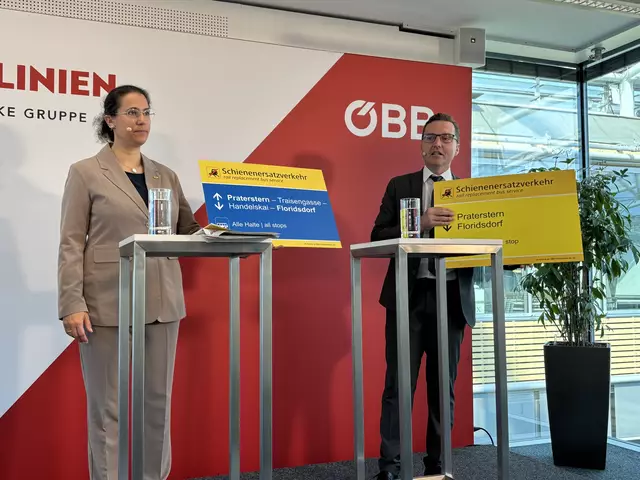 Die Ersatzbusse erhalten farblich unterschiedliche Tafeln. In Blau (links) der reguläre Schienenersatzverkehr, in Gelb (rechts) der Direktbus zwischen Floridsdorf und Praterstern. | Foto: Johannes Reiterits/MeinBezirk