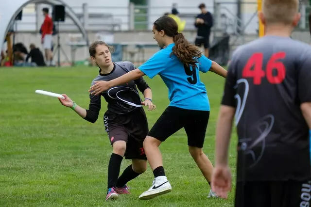 Der Frisbee-Sport fördert Ausdauer und Koordination. (Symbolbild) | Foto:  Jakob Edinger
