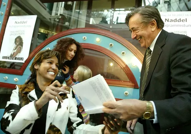 2003 präsentierte Naddel ihr Buch in der Lugner City. | Foto: Guenter R. Artinger / APA / picturedesk.com