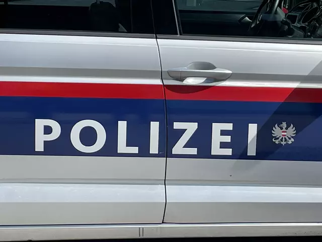 Die Polizei fahndet derzeit nach drei unbekannten Tatverdächtigen. Sie sollen für einen blutigen Messerangriff verantwortlich sein. (Symbolfoto) | Foto: Antonio Šećerović/RMW