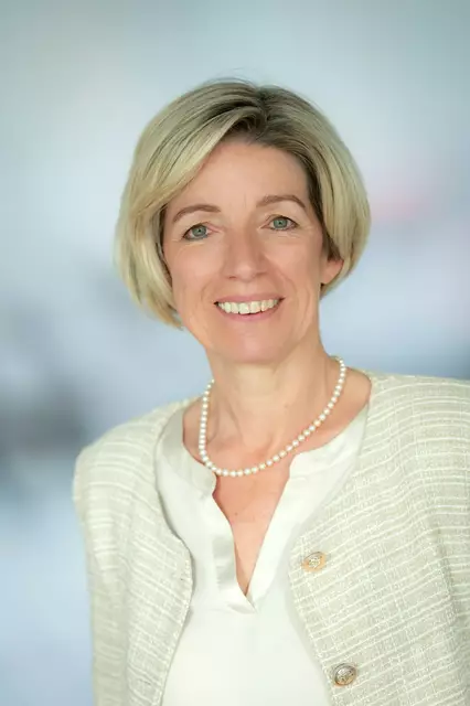 Die Geschäftsstellenleiterin des AMS Zell am See, Karin Eiwan gab Einblicke, wie sich der Pinzgauer Arbeitsmarkt im April entwickelt hat. | Foto: AMS/Hannelore Kirchner