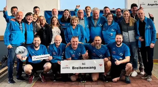 Die Stockschützen aus Breitenwang feierten mit ihren Fans einen tollen Auswärtssieg in Angerberg. | Foto: SCB