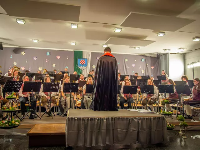 Das Frühjahrskonzert des Musikvereins Großsteinbach bot nicht nur musikalisch ein abwechlungsreiches Programm. Auch in der Dekoration und der Kostümierung gab es jede Menge liebevolle Details.
