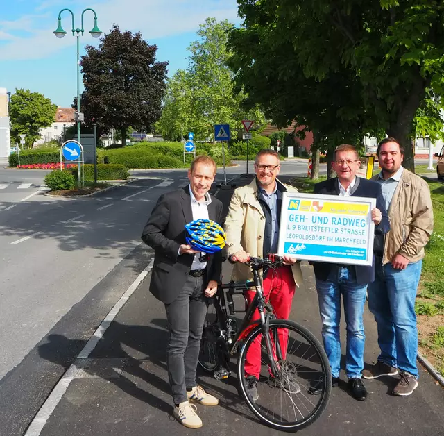 Christof Dauda (NÖ Straßendienst), Clemens Nagel (Bgm. von Leopoldsdorf im Marchfeld), LAbg. Dieter Dorner in Vertretung von LH-Stellvertreter Udo Landbauer (FPÖ), Andreas Turecek (GGR von Leopoldsdorf im Marchfeld).
 | Foto: Amt der NÖ Landesregierung