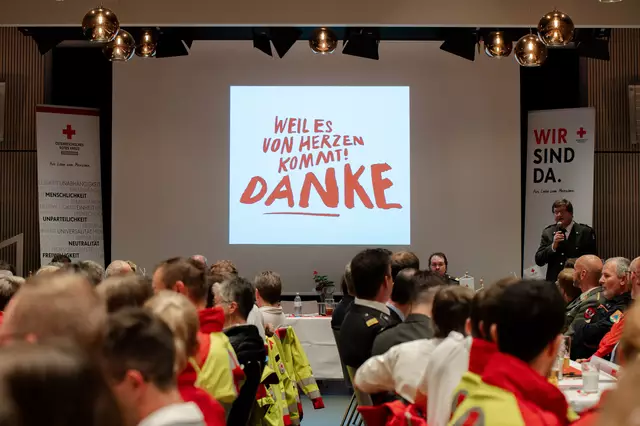 Viele engagierte Helferinnen und Helfer durften sich bei der Bezirksversammlung über verdiente Auszeichnungen und Ehrungen freuen. | Foto: Rotes Kreuz Leoben/B. Bucher