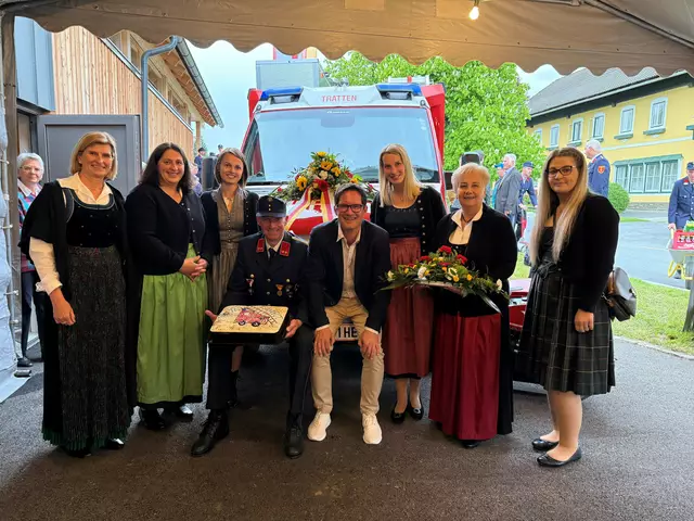 Klaus Jost und Ronny Rull mit den Paten Silvia, Petra, Daniela, Daniela, Beatrix und Stefanie  | Foto: ÖVPClub