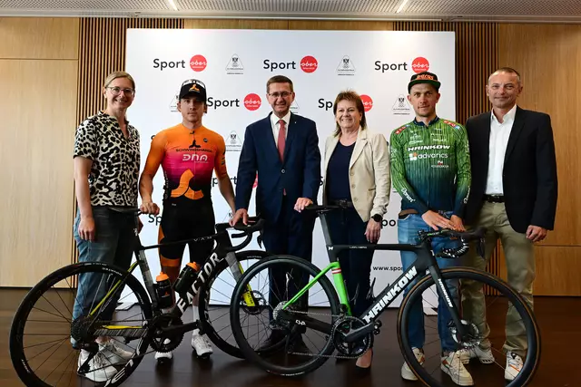 Renndirektorin Helga Mitmasser, Radprofi Marvin Hammerschmid, Wirtschafts- und Sport-Landesrat Markus Achleitner, Linzer Vizebürgermeisterin Karin Hörzing, Radprofi Riccardo Zoidl und OÖRSV-Vizepräsident Alois Badegruber freuen sich auf eine tolle Rundfahrt (v. l.)
 | Foto: Eisenbauer