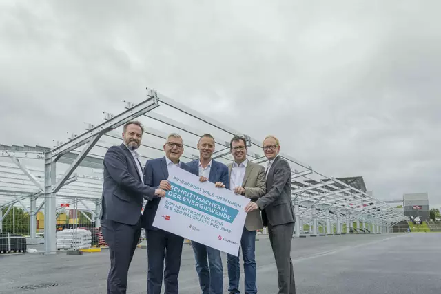 v.l. Michael Baminger, CEO der Salzburg AG; Landesrat Josef Schwaiger; Peter Eder, Präsident der AK Salzburg; Bürgermeister Andreas Hasenöhrl; Herwig Struber, Vorstand der Salzburg AG | Foto: Salzburg AG/Neumayr