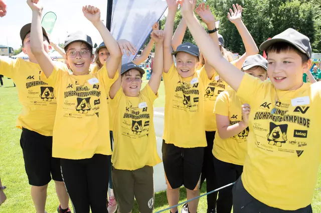 Geschafft! Strahlende Gesichter und große Freude bei den Kindern nach einem erfolgreichen Wettbewerbstag. | Foto: Kinder-Sicherheitsolympiade (KSO)