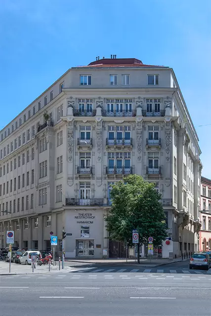 Beim Versuch, einen Streit mitten auf der Fahrbahn in der Czerningasse (linke Gabelung) zu schlichten, kam es zu einem tätlichen Angriff auf einen Polizisten. (Archiv)
