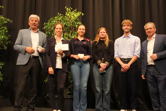 Dressurteam Gut Muraunberg (Hannah-Katharina Dearing-Schumach, 2.v.l) | Foto: Stadt St. Veit/Peter Pugganig