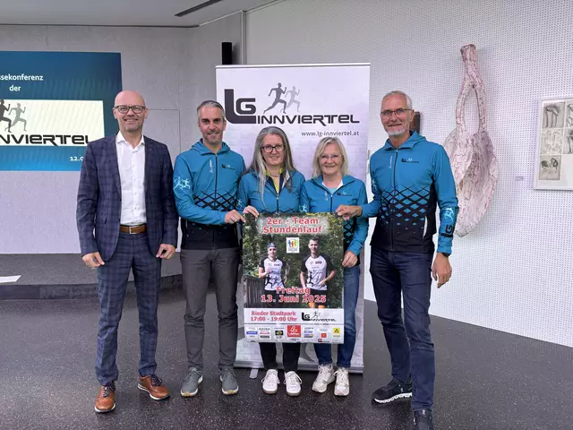 Raiffeisen Ried-Bankstellenleiter A. Doblhammer, M. Gattermann, Schriftführer-Stellvertreterin Judith Brenneis, Kassiererin Veronika Offenhuber und Johann Kinzl. | Foto: MeinBezirk