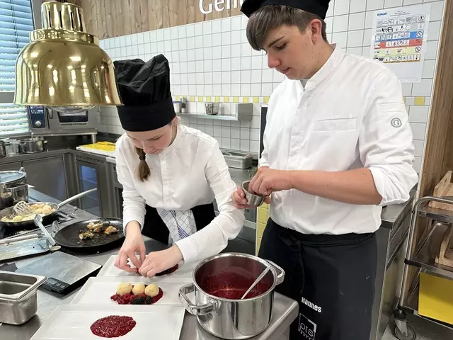 Soraya und Johannes mussten innerhalb von vier Stunden ein dreigängiges Menü kochen und servieren.