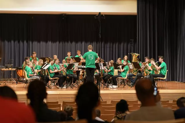 Das Jugendblasorchester Wallersee unter der Leitung von Daniel Baumgartner. | Foto: SBV