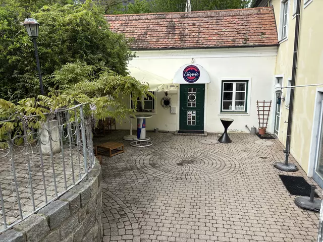 Ein gemütlicher Innenhof lädt zum Verweilen ein. | Foto: Alexandra Goll