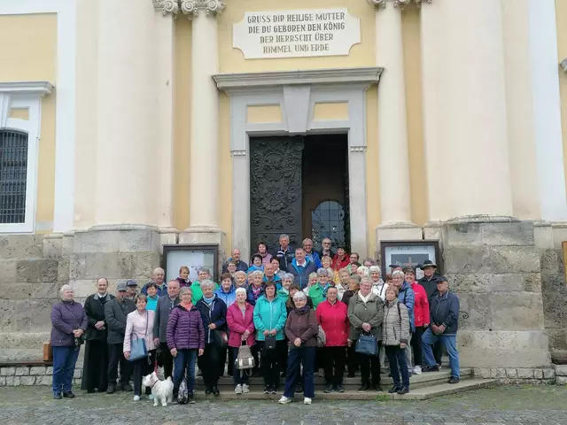 Gruppenbild vor der Wallfahrtskirche Hafnerberg | Foto: Frank