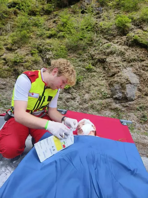 Die Verletzten werden erfasst und ihre Versorgung dokumentiert | Foto: Rotes Kreuz Salzburg