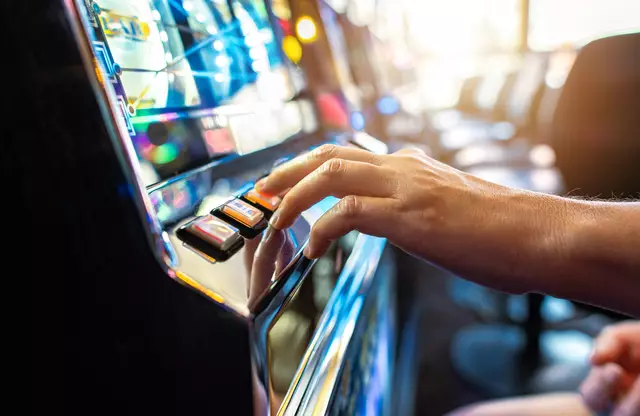 Die Reform soll Gemeinden erlauben, deutlich mehr Geld aus Abgaben auf Wettterminals und Spielautomaten zu erhalten.  | Foto: welcomia/PantherMedia