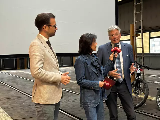 LH Peter Kaiser und LR Sebastian Schuschnig bei der Österreich Bild-Vorpremiere. | Foto: LPD Kärnten/Rogel