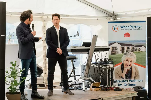 Auf 4.100 Quadratmetern entstanden in drei „miteinander durch überdachte Gänge verbundene“ Häuser mit insgesamt 39 Wohneinheiten.  | Foto: WohnPartner