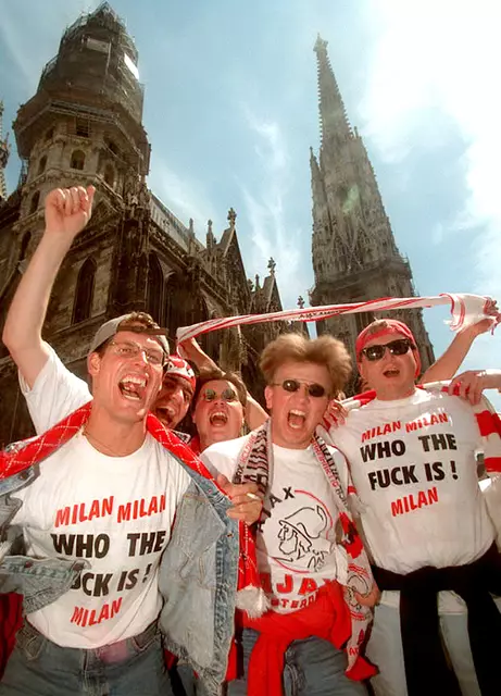 Die Wien City war fest in den Händen der Fußballfans von Ajax Amsterdam und des AC Milan.  | Foto: Kelly Schoebitz / APA / picturedesk.com