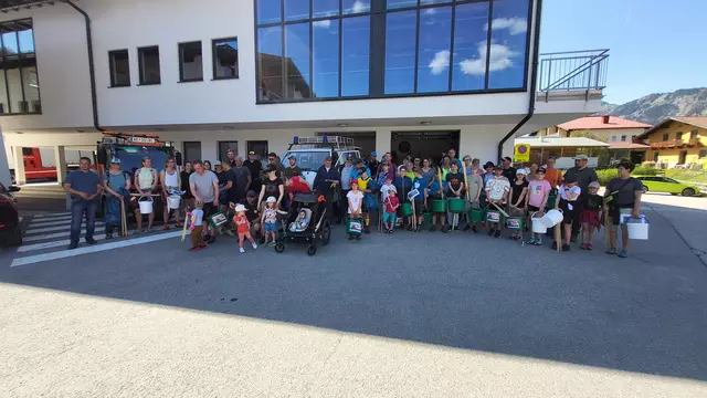 70 Freiwillige beteiligten sich tatkräftig an der diesjährigen Frühjahrsputzaktion in Grän. | Foto: Bergwacht Grän