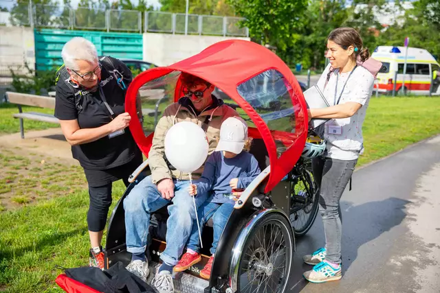 Unter anderem wird zu Radrikschafahrten eingeladen. | Foto: BV23/E. Genitheim
