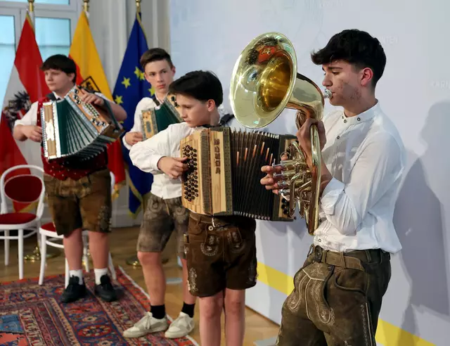 Verleihung von Ehrenzeichen an Kärntner Lebensretterinnen und Lebensretter und andere verdiente Persönlichkeiten.
 | Foto: LPD Kärnten/Kuess