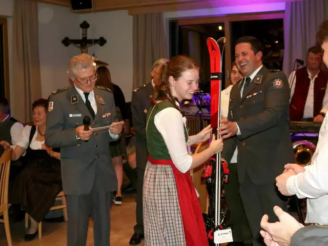 Die Gewinnerin eines Paar Schi | Foto: Rotes Kreuz Salzburg