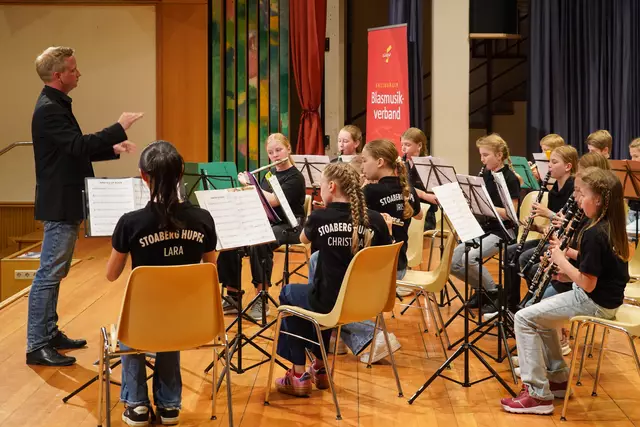 Die "Stoaberg Hupfa" unter der Leitung von Wolfgang Schwabl. | Foto: SBV