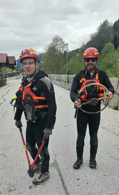"Unglaubliche Fundstücke" entdeckten die Wasserretter. | Foto: Wasserrettung Mittersill