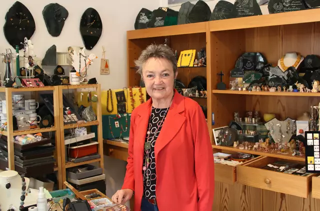 Bürgermeisterin Renate Habetler hat den Bau einer neuen Mittelschule im Visier - die alte Schule wurde bereits vor 60 Jahren errichtet und ist somit nicht mehr zeitgemäß. | Foto: Peter Seper