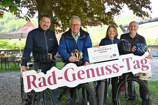 Wienerwald Tourismus Geschäftsführer Michael Wollinger, Landtagsabgeordneter Christoph Kainz, Sabine Bruckmüller/Regionsbetreuung Triestingtal, LEADER-Regions-Obmann Bgm. Josef Balber. | Foto: Wienerwald Tourismus/Sonja Pohl
