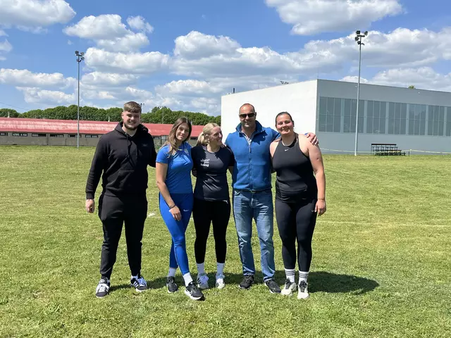 Hannah Ladinig (Mitte) mit der Trainingsgruppe | Foto: VST Laas