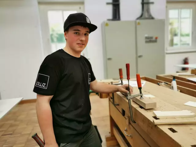 Marco stellte sein Geschick im Fachbereich Holz unter Beweis und vertritt die PTS Reutte beim Bundeswettbewerb in Wien.