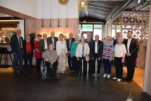 Die acht Jubelpaare wurden von der Gemeinde zu einer kleinen Feier eingeladen. | Foto: BH Landeck