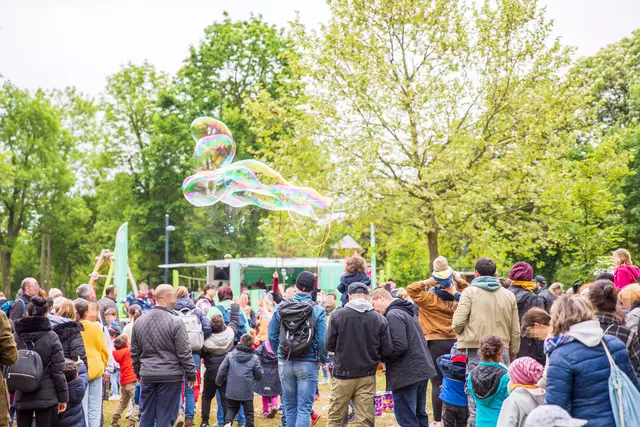 Riesenseifenblasen und mehr gibt es beim Liesinger Frühlingsfest.  | Foto: BV23/E. Genitheim