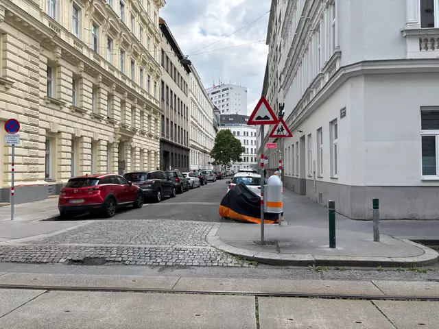 Seit 2019 wurden in der Mühlfeldgasse insgesamt sechs Verkehrsunfälle mit Personenschaden registriert – davon fünf im Kreuzungsbereich mit der Fugbachgasse. | Foto: Matthias Pandrea