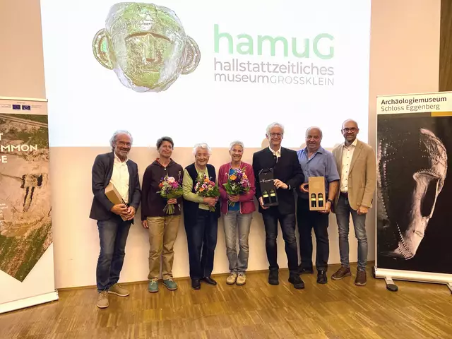 Die Teilnehmer der Podiumsdiskussion „Vergangenheit und Zukunft des Hallstattzeitlichen Museums Großklein und der archäologischen Region Großklein“ (v.l.): Altbürgermeister Georg Zöhrer, Nina Riess, Friederike Riegelnegg, Erika Hütter, Karl Peitler, Johann Hammer und Bgm. Christoph Zirngast
 | Foto: Gemeinde Großklein/Universalmuseum Joanneum