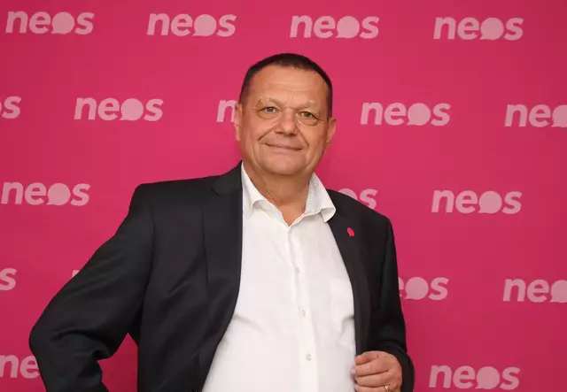 NEOS Gemeinderat Eduard Posch begrüßt die geplante Parkraumbewirtschaftung. | Foto: NEOS Pinkafeld