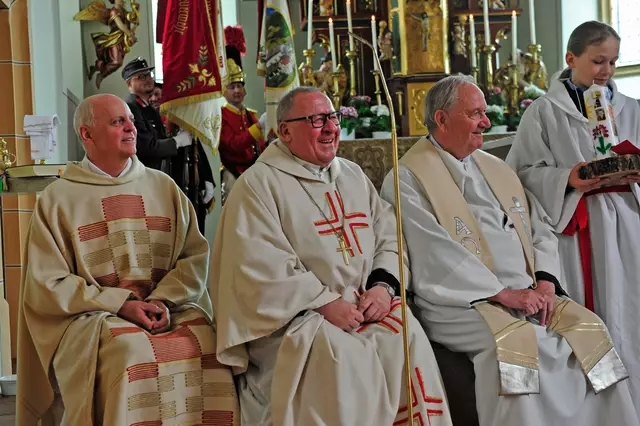 Raimund Sagmeister mit Dechant Schreilechner (links) u P.Paul Mitterdorfer | Foto: Peter Kröll