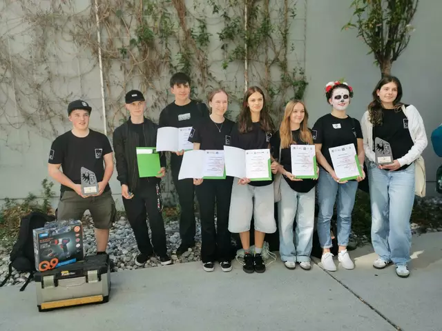 Mit silbernen und bronzenen Leistungsabzeichen kehrten die Schülerinnen und Schüler der PTS Reutte von den PTS-Skills zurück.