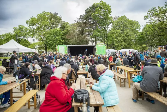 Die Besucher ließen sich von den Wolken nicht abhalten.  | Foto: BV23/E. Genitheim