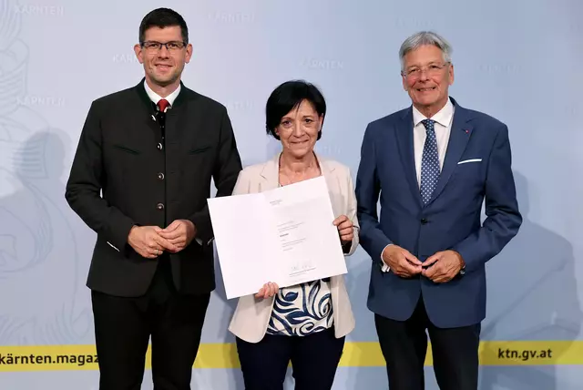 Verleihung von Ehrenzeichen an Kärntner Lebensretterinnen und Lebensretter und andere verdiente Persönlichkeiten.
 | Foto: LPD Kärnten/Kuess