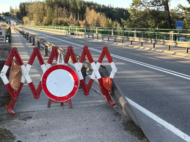 Die Baustelle an der Stauseebrücke sorgt für eine weite Umleitungsstrecke der meistbefahrenen Bundesstraße zwischen Zwettl und Krems. | Foto: Bernhard Schabauer
