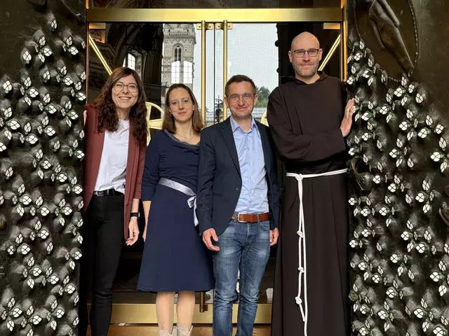 Im Organisationsteam der Langen Nacht der Kirchen: Anna Tiefenthaler, Anna Steinpatz-Tiefenbacher, Dominik Elmer und Br. Alexander Schröter.  | Foto: Lisa Gold
