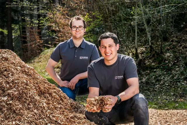 Andreas Gaßner (vorne/rechts) und Marc Gabriel (hinten/links) sichern die nachhaltige Wärmeversorgung in Frastanz. | Foto:  E-Werke Frastanz